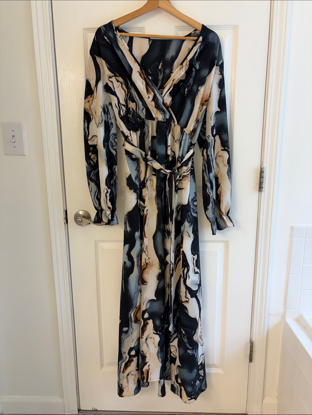 Gorgeous Abstract Marble Print Long Sleeve Wrap Dress - Black & Cream